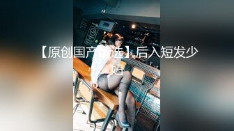 网红脸大奶小骚货被炮友狂操，吊带黑丝抬起腿站立侧入，操的奶子直晃动，抱起大屁股一下下深插，近距离特写大屌进进出出