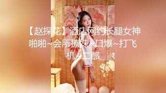 黑客破解家庭摄像头真实偸拍，爱美丽身材苗条小骚妇卧室日常换衣自慰，与两个男人床上玩3P关系很混乱