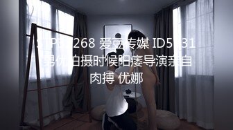 【新片速遞】三月最新流出厕拍大神潜入❤️景区女厕偷拍几个美女尿尿牛仔衣美女换卫生巾