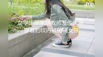 约挺嫩妹子舔奶互摸，倒立69口交近距离特写骑乘猛操 无套1