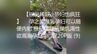 【新片速遞】偷偷隔着门录下女友洗澡，她一无所知的继续搓洗头发，压根没发现我在拍她！