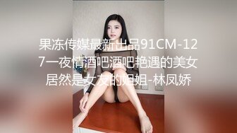 边操边舔脚 前后两张小嘴同时被两跟鸡巴塞满 给骚逼干的淫水泛滥哭腔呻吟