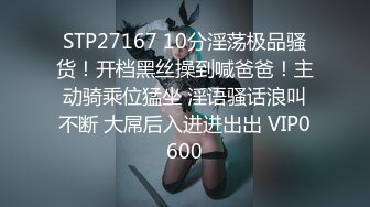  尤物骚女两男一女3P激情啪啪，从下往上视角拍摄，两根JB交掰穴揉搓尿尿