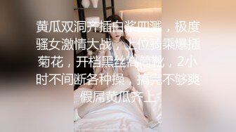 长的还不错的美少妇上厕所睡着了 差点一屁股坐坑里去