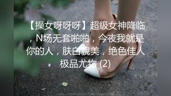 偷窥美容院，按摩推油丝袜熟女，进进出出的小朋友玩耍，真热闹，裸露大奶子的熟女还在享受舒服，清晰对白！