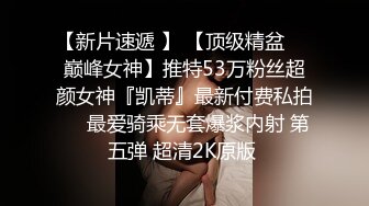  名模身材，高颜值女友黑丝开档大秀身材各种诱惑给男友含大屌女上位操逼