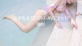  黑丝女仆两个年轻的小骚妹让两小哥床上玩弄，大姨妈都来了还骚呢，道具摩擦激情爆草