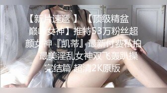 【新片速遞 】  商场女厕蹲守开叉绿裙粉内眼镜小妹,紧窄的微毛嫩穴貌似还没开发