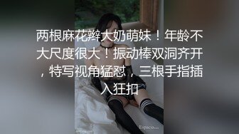 大神KTV朋友聚会调教貌美淫妻 偷偷褪下内裤玩露出 扣穴露奶相当刺激 扣完酒杯里洗让男模喝