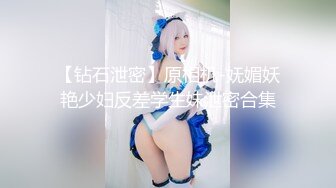 清纯乖巧邻家妹妹新买的学生制服，穿上给大家看，撩起里面穿着连体内裤，掰开粉穴特写，手指扣入表情很享受