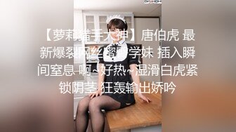 科技园女厕蹲守牛仔裤大美妞 毛丛间阴户高高突起就开一个小缝