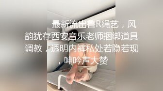 湖南某学院极品美臀反差女【胡X玲】与校男友同居不雅露脸自拍~蜂腰大屁股