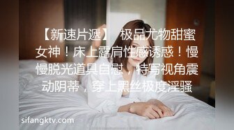 绿油油的山顶车震骚逼少妇