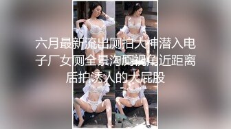 咸湿房东低价把房子租给两个合租的女大学生浴室偷放设备偷拍她俩洗澡逼毛还挺浓密性感的很有撸点