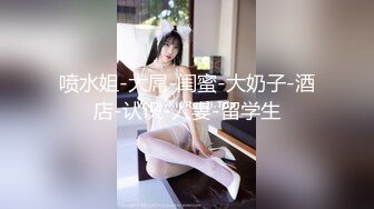 嘘嘘到一半，发出怪声吓美女