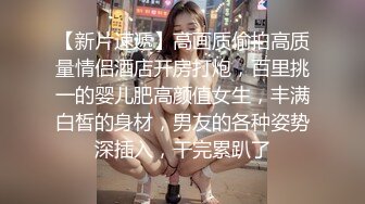 【骚小妹两男一女3P大战】骑乘边操边吃大屌，垫着枕头抬起屁股，怼着骚逼猛操，前后夹击，两大汉轮流后入爆插