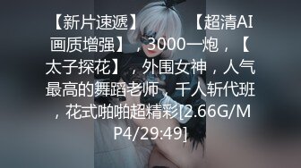 刚生完孩子的巨乳妈妈，和胖哥哥在客厅无套啪啪，拿个黄瓜插穴，后入蹲下颜射一脸