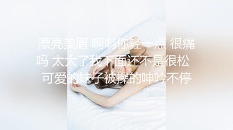 最新流出黑客破解居家摄像头下夜班回家扒下熟睡中老婆的内裤把儿子推开一边就干