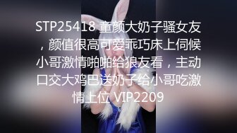 满背纹身吊带长裙！性感少女激情自慰！无毛极品肥穴，地上假屌骑坐