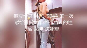 天花板级清纯白虎女神『米胡桃』 蓝jk小白袜 跪地翘起美臀露出小穴求插入，一线天白虎美穴被无套内射 精液外流